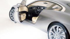 Серебристая машина